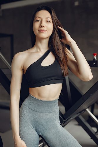 a-beautiful-girl-is-engaged-in-a-gym-S4VJWXU.jpg